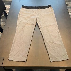 Express columnist cropped size 12 black/white pant.